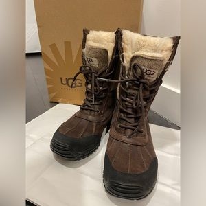 In great condition UGG waterproof winter boots(W8.5)